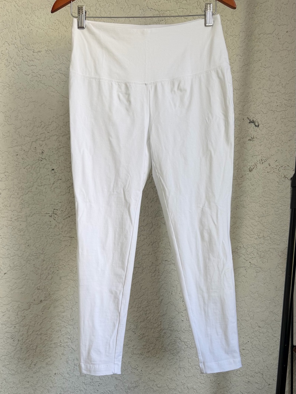 Chico’s Zenergy White Pull On Ankle Pants Ruched Hem Size 0 US 4/6